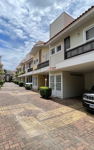 Casa de condomínio à venda com 136m², 3 quartos e 2 vagas Casa de condomínio à venda com 136m², 3 quartos e 2 vagasFachada