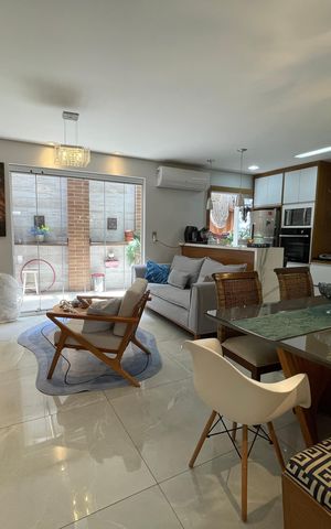 Casa de condomínio à venda com 136m², 3 quartos e 2 vagas Casa de condomínio à venda com 136m², 3 quartos e 2 vagasSala