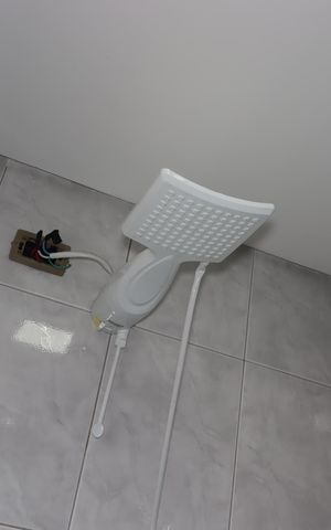 Casa à venda com 80m², 3 quartos e 1 vagaBanheiro da Suíte - Chuveiro