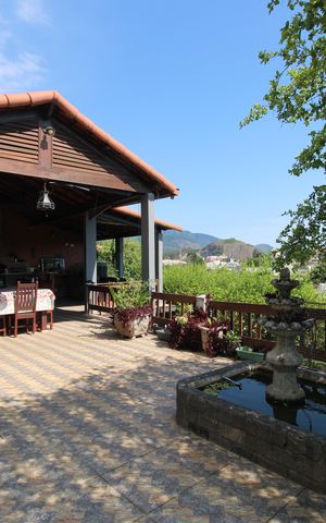 Casa de condomínio à venda com 1500m², 4 quartos e 3 vagasFundos da casa