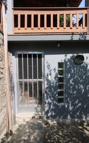 Casa de condomínio à venda com 1500m², 4 quartos e 3 vagasFundos da casa - Edícula