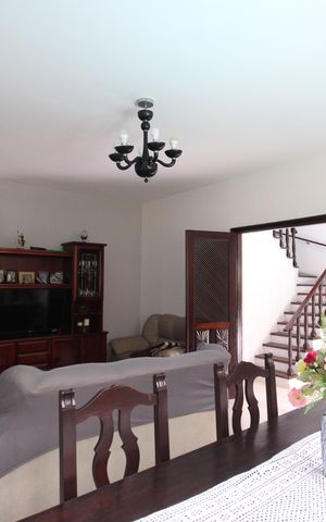 Casa de condomínio à venda com 1500m², 4 quartos e 3 vagasSala