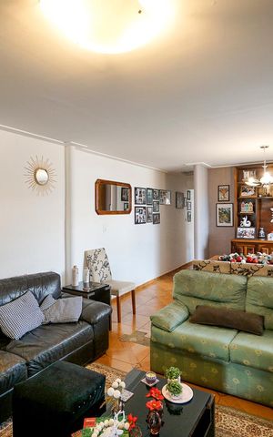 Casa à venda com 150m², 4 quartos e 1 vaga Casa à venda com 150m², 4 quartos e 1 vagaSala de estar