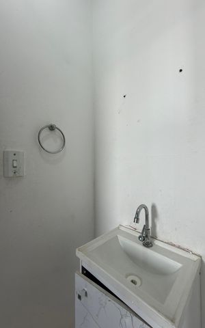 Apartamento à venda com 43m², 2 quartos e 1 vaga Apartamento à venda com 43m², 2 quartos e 1 vagaBanheiro Social