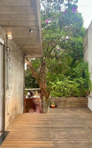 Casa à venda com 110m², 2 quartos e 2 vagas Casa à venda com 110m², 2 quartos e 2 vagasDeck