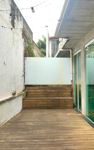Casa à venda com 110m², 2 quartos e 2 vagas Casa à venda com 110m², 2 quartos e 2 vagasDeck