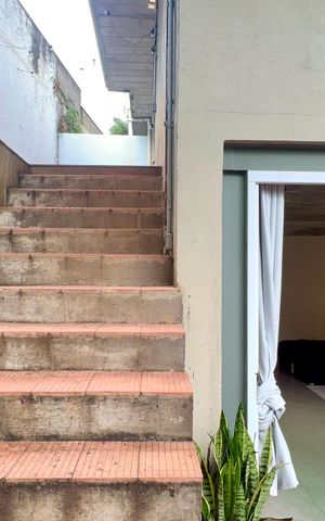 Casa à venda com 110m², 2 quartos e 2 vagas Casa à venda com 110m², 2 quartos e 2 vagasEscada Externa