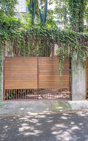 Casa à venda com 110m², 2 quartos e 1 vaga Casa à venda com 110m², 2 quartos e 1 vagaFachada