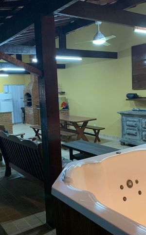 Casa de condomínio à venda com 600m², 4 quartos e 4 vagas Casa de condomínio à venda com 600m², 4 quartos e 4 vagasVaranda
