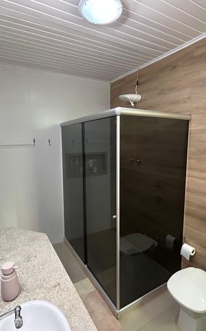 Casa de condomínio à venda com 600m², 4 quartos e 4 vagas Casa de condomínio à venda com 600m², 4 quartos e 4 vagasBanheiro