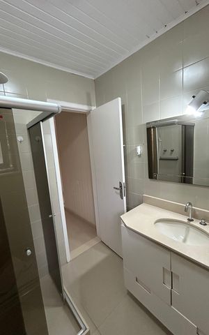 Casa de condomínio à venda com 600m², 4 quartos e 4 vagas Casa de condomínio à venda com 600m², 4 quartos e 4 vagasBanheiro