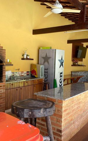 Casa de condomínio à venda com 600m², 4 quartos e 4 vagas Casa de condomínio à venda com 600m², 4 quartos e 4 vagasVaranda