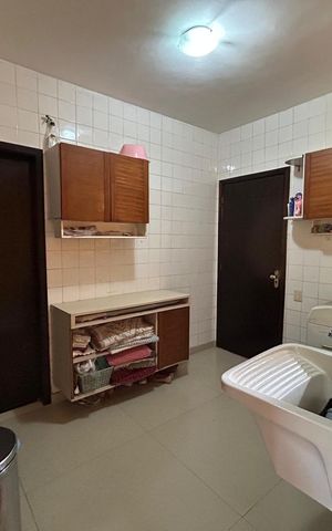 Casa de condomínio à venda com 600m², 4 quartos e 4 vagas Casa de condomínio à venda com 600m², 4 quartos e 4 vagasÁrea de serviço