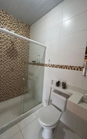 Casa de condomínio à venda com 600m², 4 quartos e 4 vagas Casa de condomínio à venda com 600m², 4 quartos e 4 vagasBanheiro