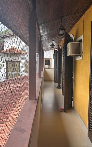Casa de condomínio à venda com 600m², 4 quartos e 4 vagas Casa de condomínio à venda com 600m², 4 quartos e 4 vagasVaranda