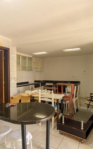 Casa para alugar com 220m², 4 quartos e 3 vagas