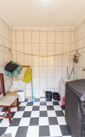 Casa à venda com 450m², 5 quartos e 3 vagas Casa à venda com 450m², 5 quartos e 3 vagasÁrea de Serviço