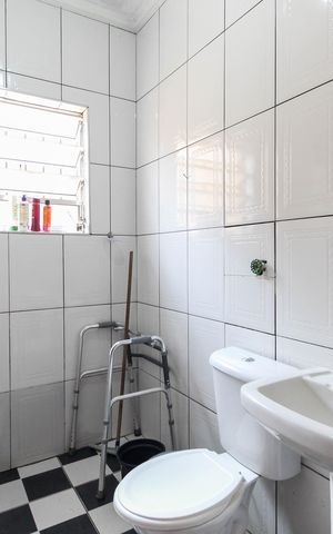 Casa à venda com 450m², 5 quartos e 3 vagas Casa à venda com 450m², 5 quartos e 3 vagasBanheiro