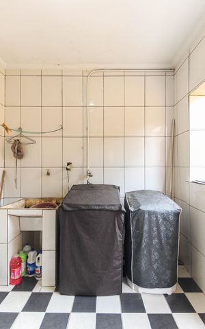 Casa à venda com 450m², 5 quartos e 3 vagas Casa à venda com 450m², 5 quartos e 3 vagasÁrea de Serviço