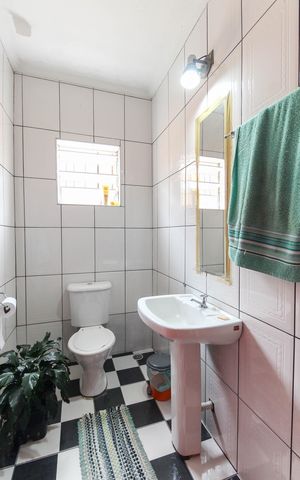 Casa à venda com 450m², 5 quartos e 3 vagas Casa à venda com 450m², 5 quartos e 3 vagasLavabo