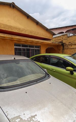 Casa à venda com 450m², 5 quartos e 3 vagas Casa à venda com 450m², 5 quartos e 3 vagasGaragem