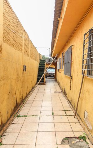Casa à venda com 450m², 5 quartos e 3 vagas Casa à venda com 450m², 5 quartos e 3 vagasCorredor Externo