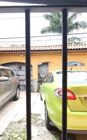 Casa à venda com 450m², 5 quartos e 3 vagas Casa à venda com 450m², 5 quartos e 3 vagasVista da Sala