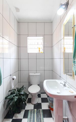 Casa à venda com 450m², 5 quartos e 3 vagas Casa à venda com 450m², 5 quartos e 3 vagasLavabo