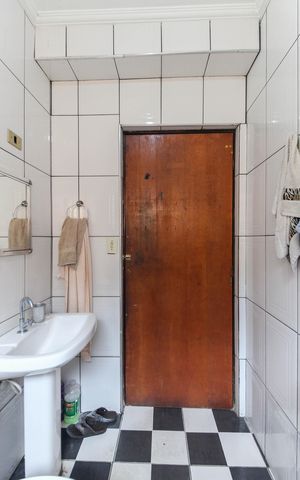 Casa à venda com 450m², 5 quartos e 3 vagas Casa à venda com 450m², 5 quartos e 3 vagasBanheiro
