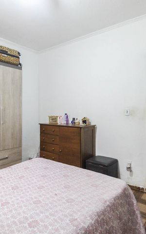 Casa à venda com 450m², 5 quartos e 3 vagas Casa à venda com 450m², 5 quartos e 3 vagasQuarto 2