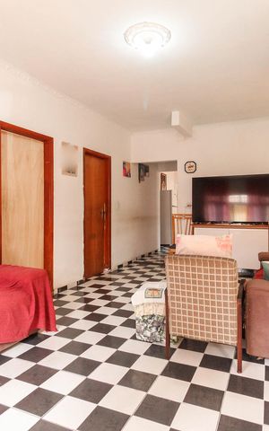 Casa à venda com 450m², 5 quartos e 3 vagas Casa à venda com 450m², 5 quartos e 3 vagasSala