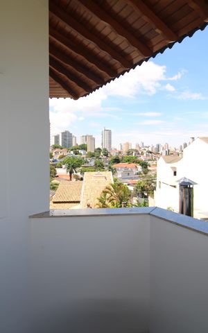 Casa à venda com 700m², 4 quartos e 3 vagasQuarto 2 - Varanda