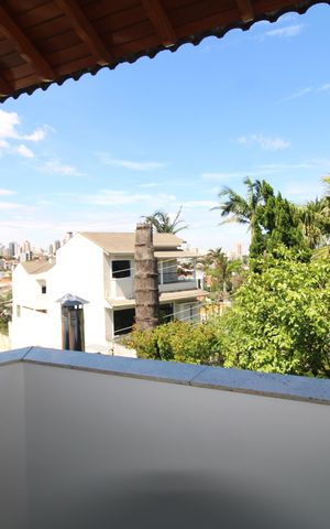 Casa à venda com 700m², 4 quartos e 3 vagasQuarto 2 - Varanda