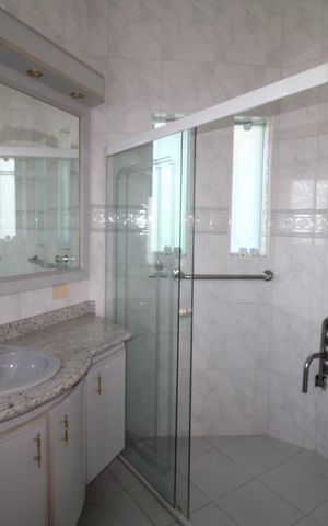 Casa à venda com 700m², 4 quartos e 3 vagasQuarto 3 - Banheiro