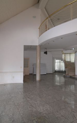 Casa à venda com 700m², 4 quartos e 3 vagasSala