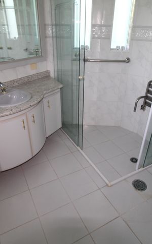 Casa à venda com 700m², 4 quartos e 3 vagasQuarto 3 - Banheiro