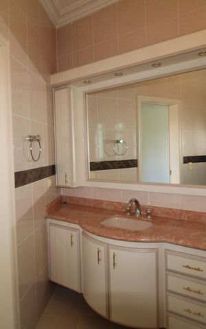 Casa à venda com 700m², 4 quartos e 3 vagasQuarto 2 - Banheiro