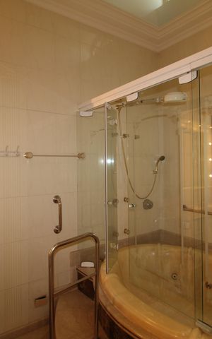 Casa à venda com 700m², 4 quartos e 3 vagasQuarto 1 - Banheiro