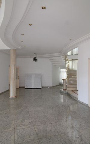 Casa à venda com 700m², 4 quartos e 3 vagasSala