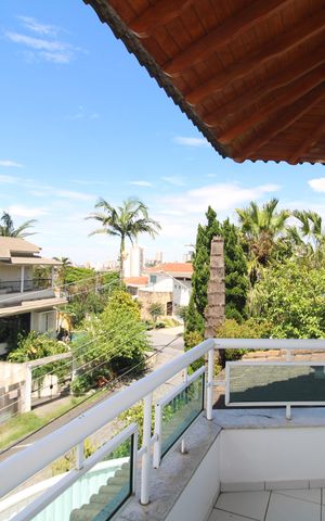 Casa à venda com 700m², 4 quartos e 3 vagasQuarto 3 - Varanda
