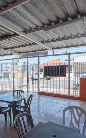 Casa à venda com 322m², 1 quarto e 1 vaga Casa à venda com 322m², 1 quarto e 1 vagaSalão