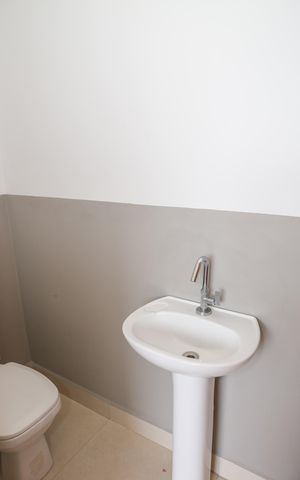 Casa à venda com 120m², 4 quartos e 2 vagas Casa à venda com 120m², 4 quartos e 2 vagasLavabo