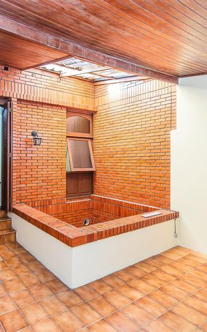 Casa à venda com 243m², 3 quartos e 2 vagas