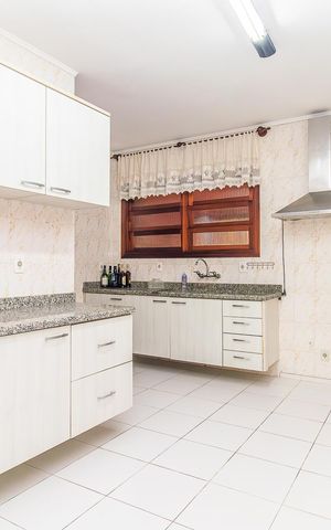 Casa à venda com 243m², 3 quartos e 2 vagas