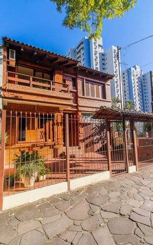 Casa à venda com 243m², 3 quartos e 2 vagas
