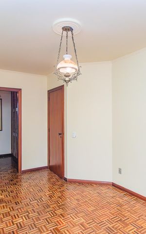 Casa à venda com 243m², 3 quartos e 2 vagas