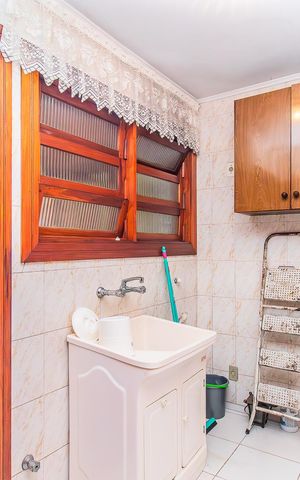 Casa à venda com 243m², 3 quartos e 2 vagas