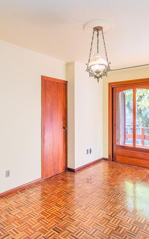 Casa à venda com 243m², 3 quartos e 2 vagas
