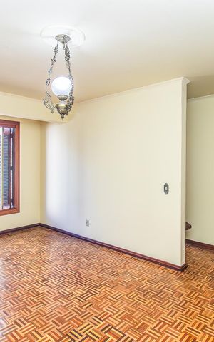 Casa à venda com 243m², 3 quartos e 2 vagas