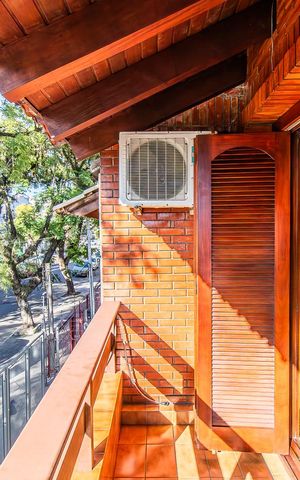 Casa à venda com 243m², 3 quartos e 2 vagas